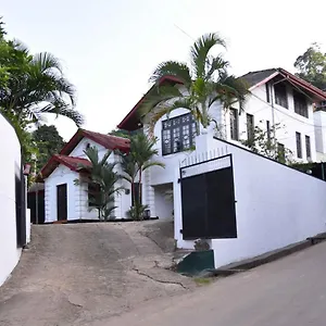 40/13a Privatunterkunft Kandy